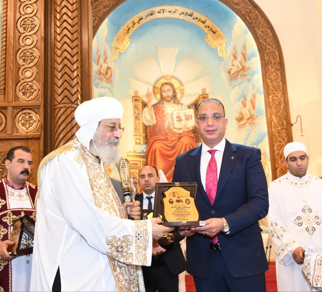 قداسة البابا تواضروس الثاني ومحافظ الفيوم يشهدان حفل تدشين كنيسة القديس الأنبا إبرآم بدير العزب