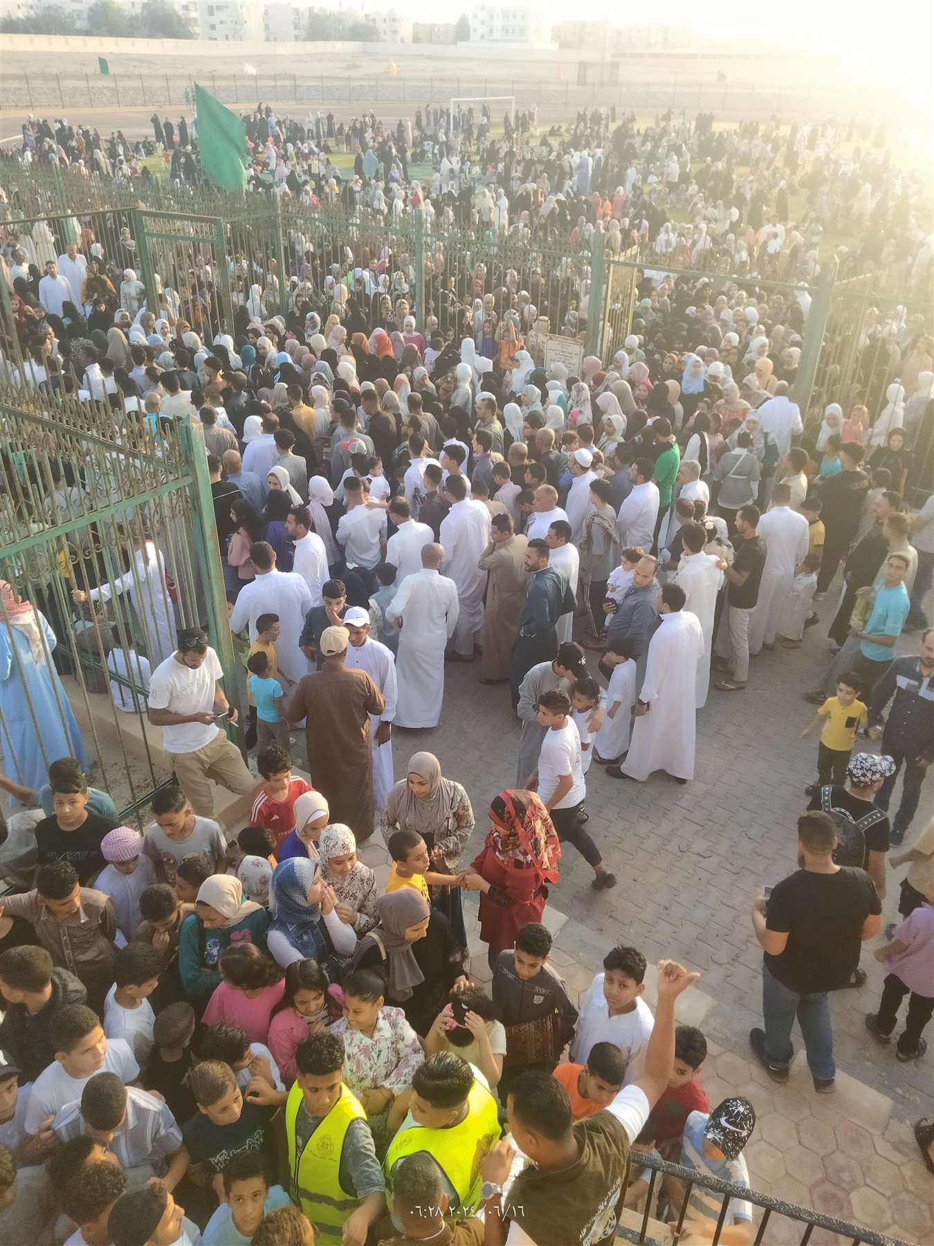 محافظ جنوب سيناء يؤدي صلاة العيد باستاد طور سيناء 