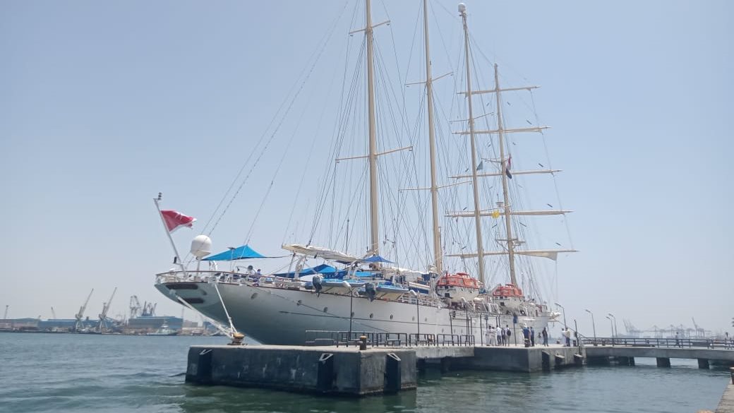 السفينة الشراعية STAR CLIPPER - قص