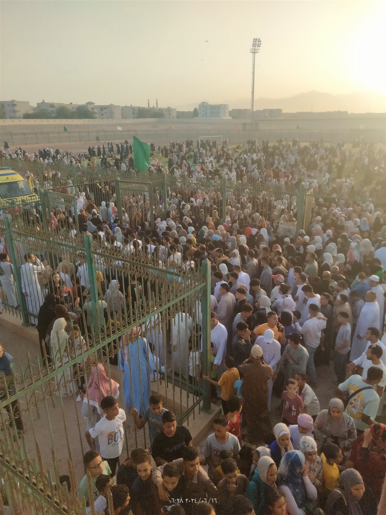 محافظ جنوب سيناء يؤدي صلاة العيد باستاد طور سيناء 