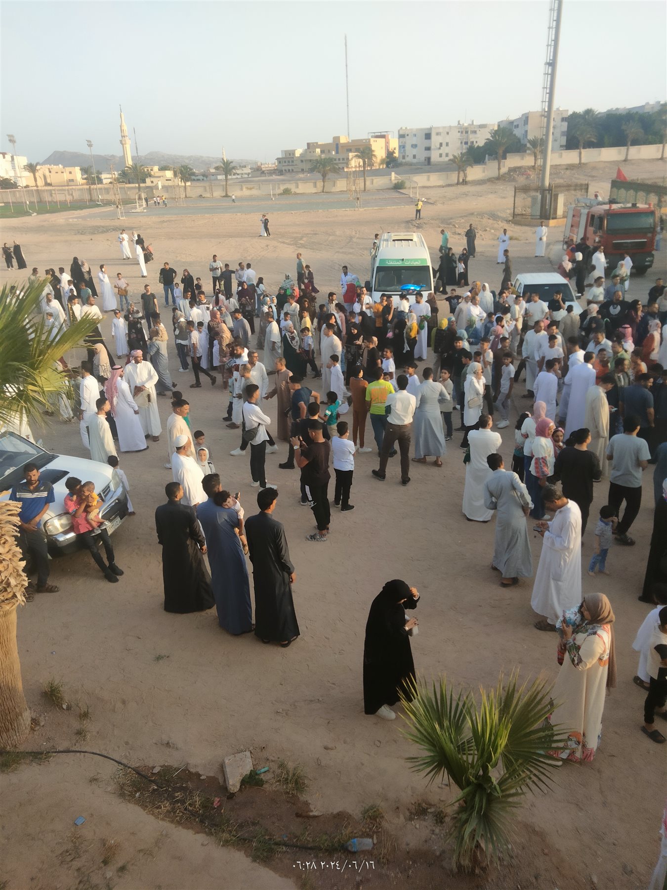 محافظ جنوب سيناء يؤدي صلاة العيد باستاد طور سيناء 