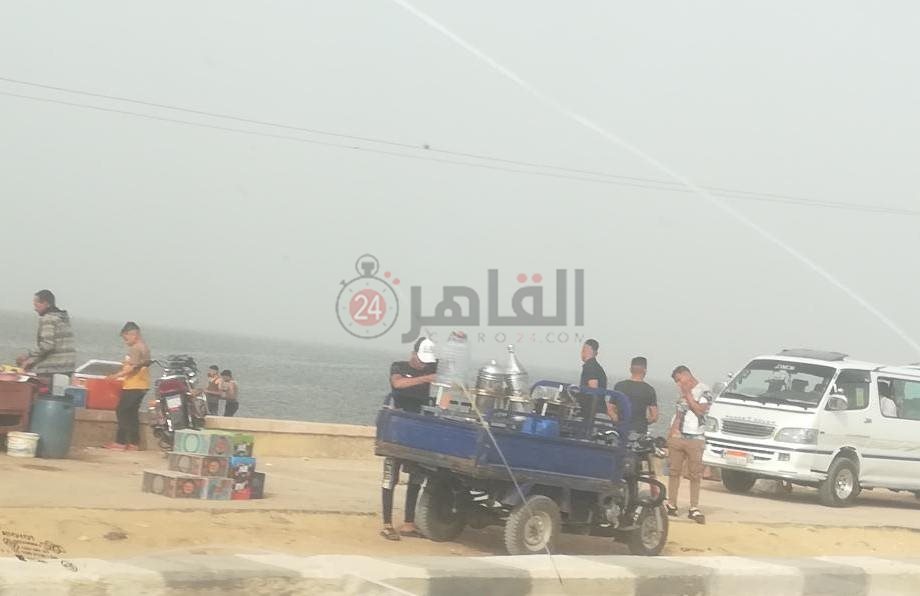 بسبب ارتفاع درجات الحرارة .... انخفاض فى اعداد الزوار فى شلالات وادى الريان ثالث ايام عيد الاضحى