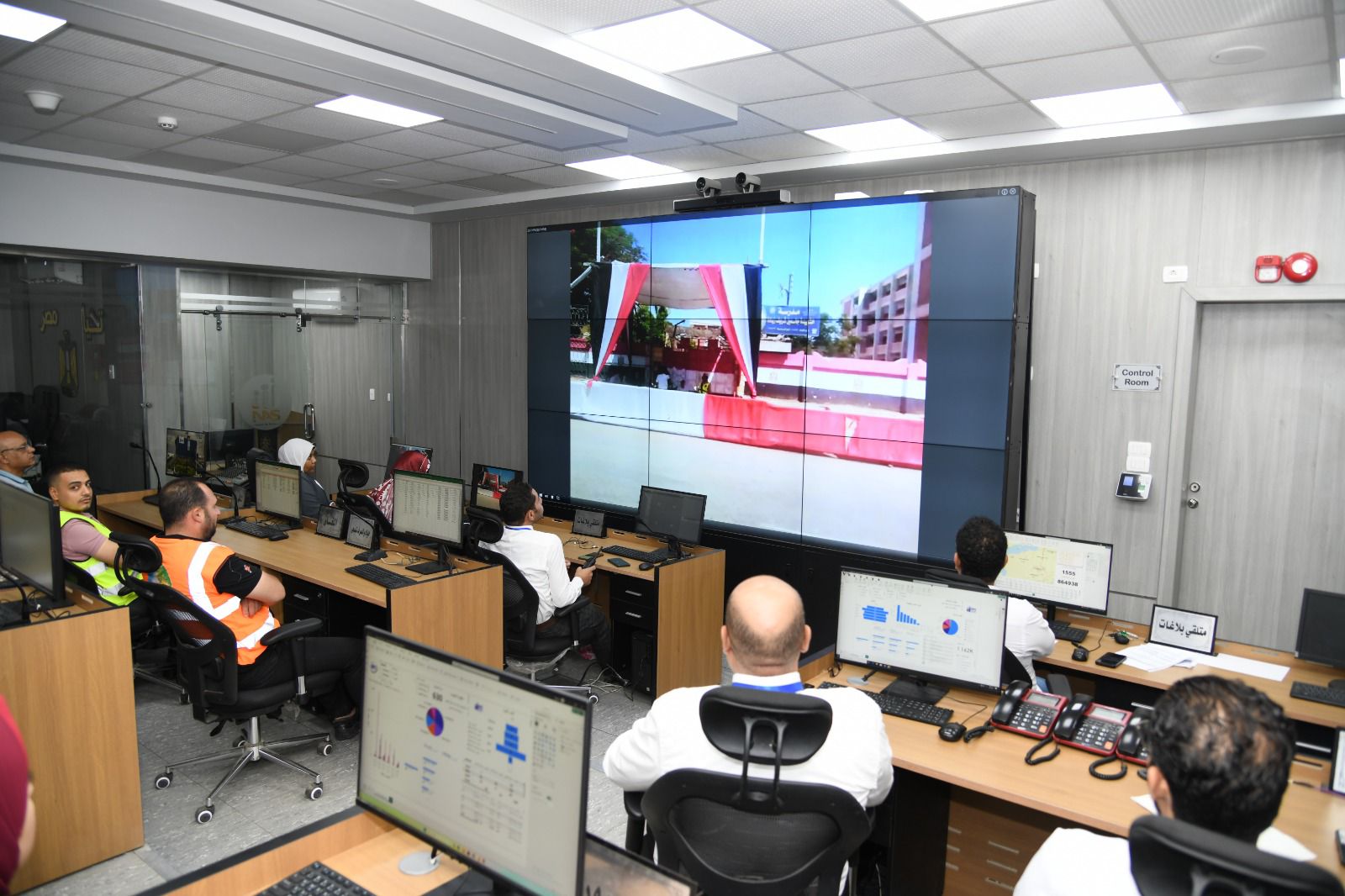 عبر مركز سيطرة الشبكة الوطنية للطوارئ.. محافظ الفيوم يتابع انتظام لجان امتحانات الثانوية العامة