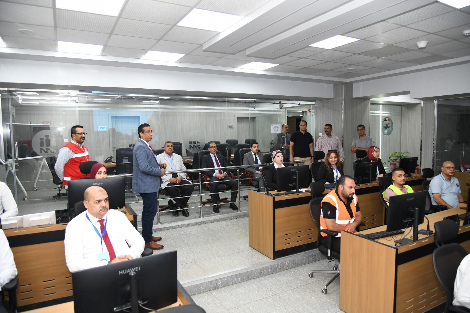 عبر مركز سيطرة الشبكة الوطنية للطوارئ.. محافظ الفيوم يتابع انتظام لجان امتحانات الثانوية العامة