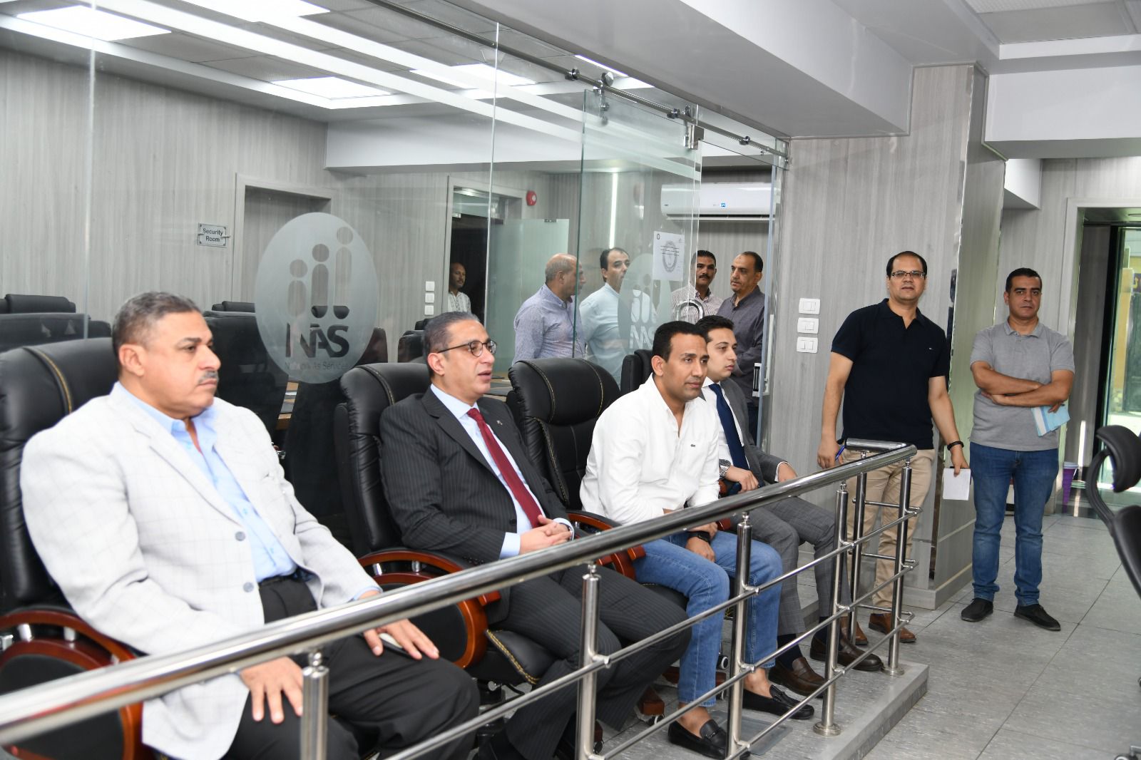 عبر مركز سيطرة الشبكة الوطنية للطوارئ.. محافظ الفيوم يتابع انتظام لجان امتحانات الثانوية العامة