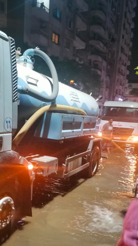 إصلاح انفجار ماسورة مياه الزقازيق 03