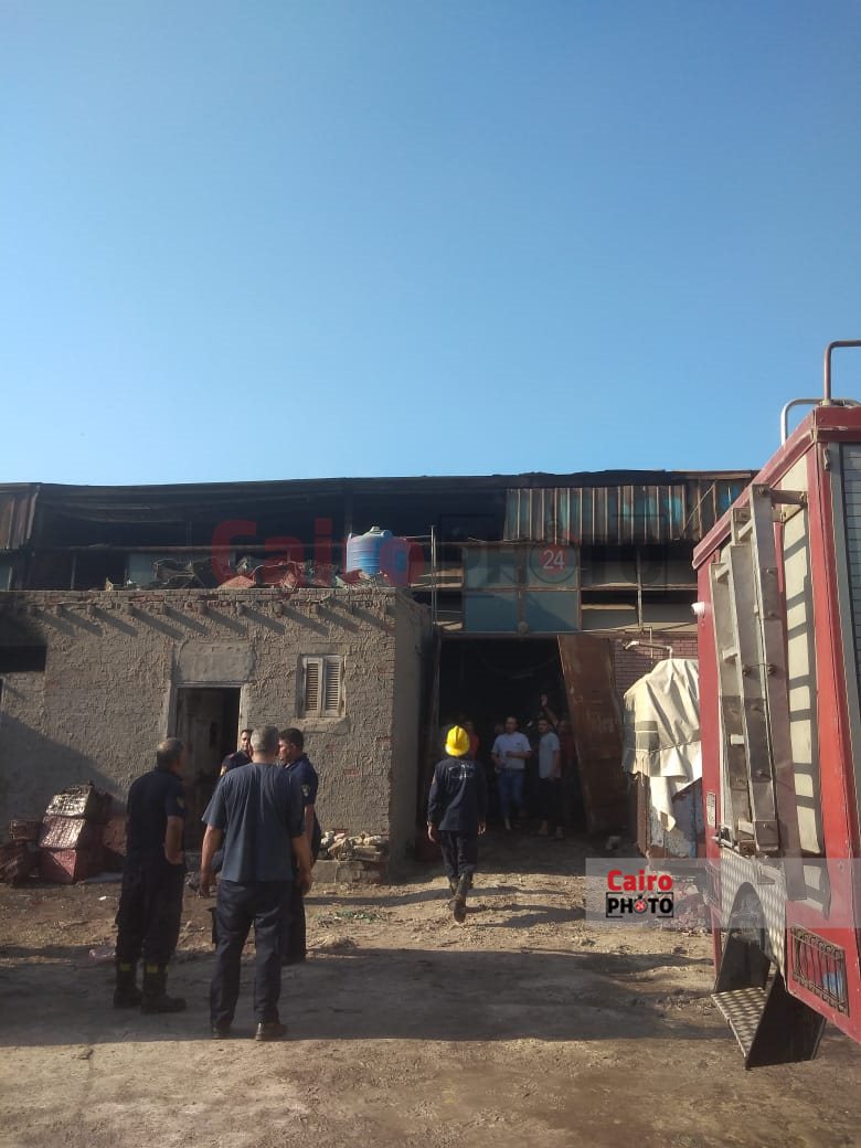 اندلاع حريق داخل مصنع صناعة صناديق بلاستيكية بالدقهلية (1)