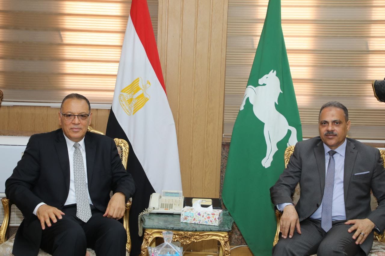 محافظ الشرقية الحالي يستقبل سابقه الدكتور ممدوح غراب