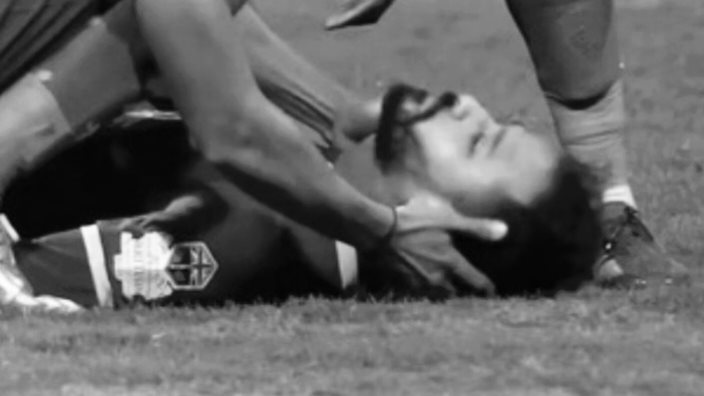 سقوط أحمد رفعت على أرض الملعب