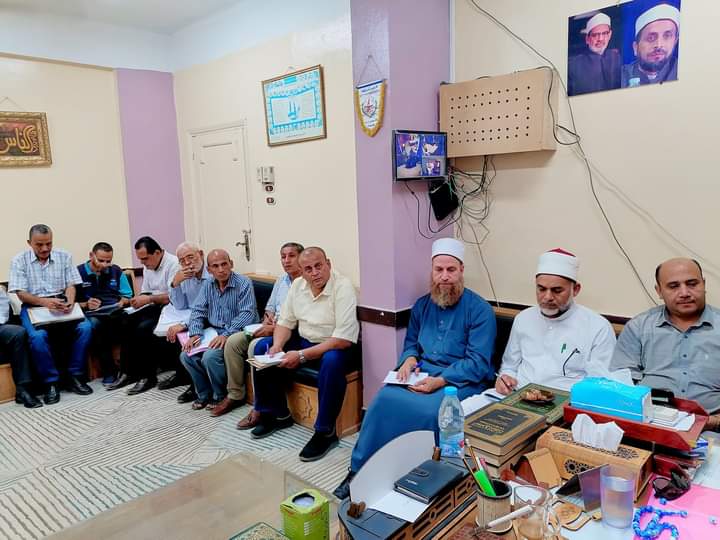 رئيس منطقة الشرقية الأزهرية خلال اجتماعه بقيادات المديرية 04