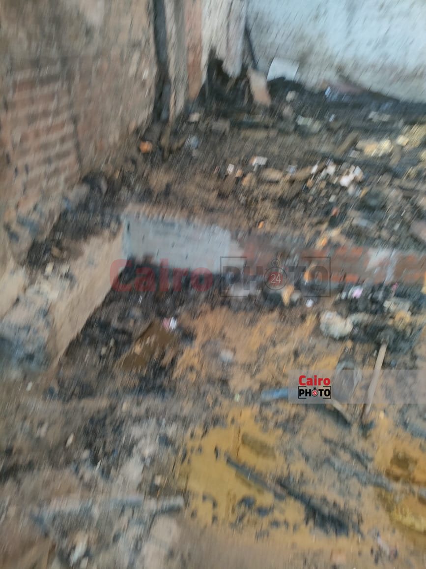 حريق داخل مخلفات بجراج بمنطقة أرض اللواء (2)