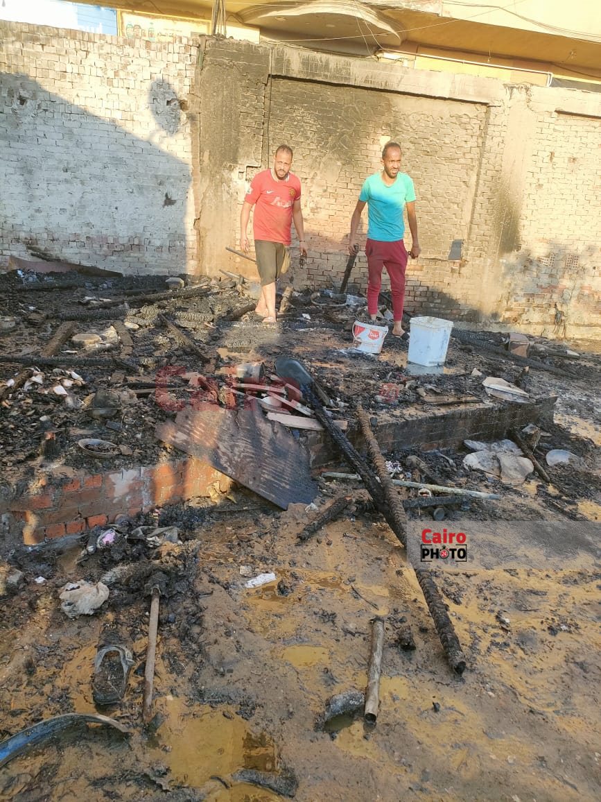 حريق داخل مخلفات بجراج بمنطقة أرض اللواء (3)