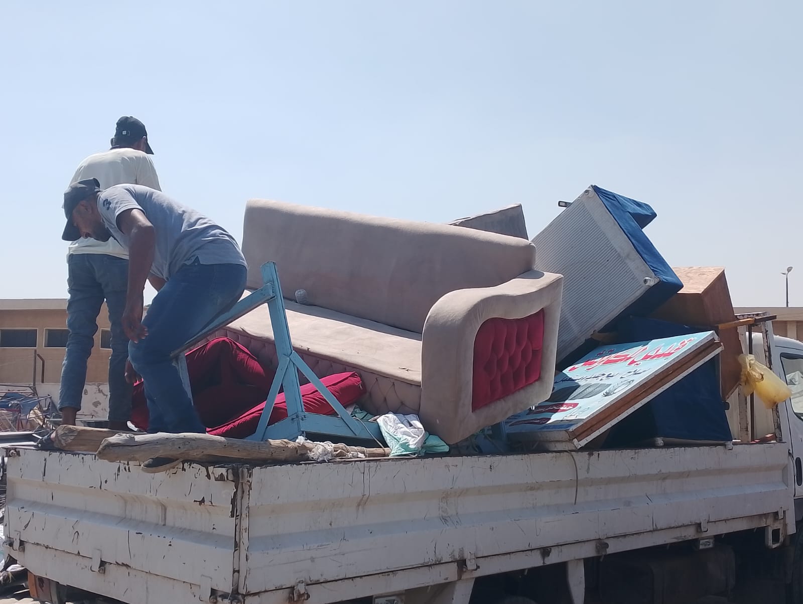 جانب من حملة الإشغالات بالعاشر من رمضان