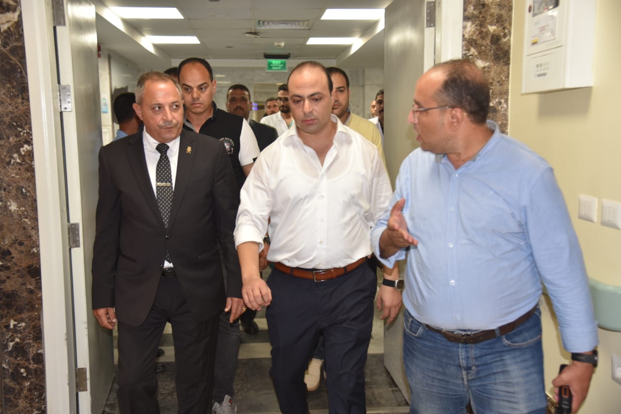 محافظ بورسعيد يتفقد مستشفي 30 يونيو 