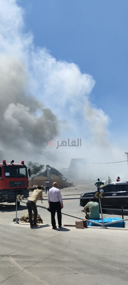 حريق مخزن مصنع عوازل بالشرقية1