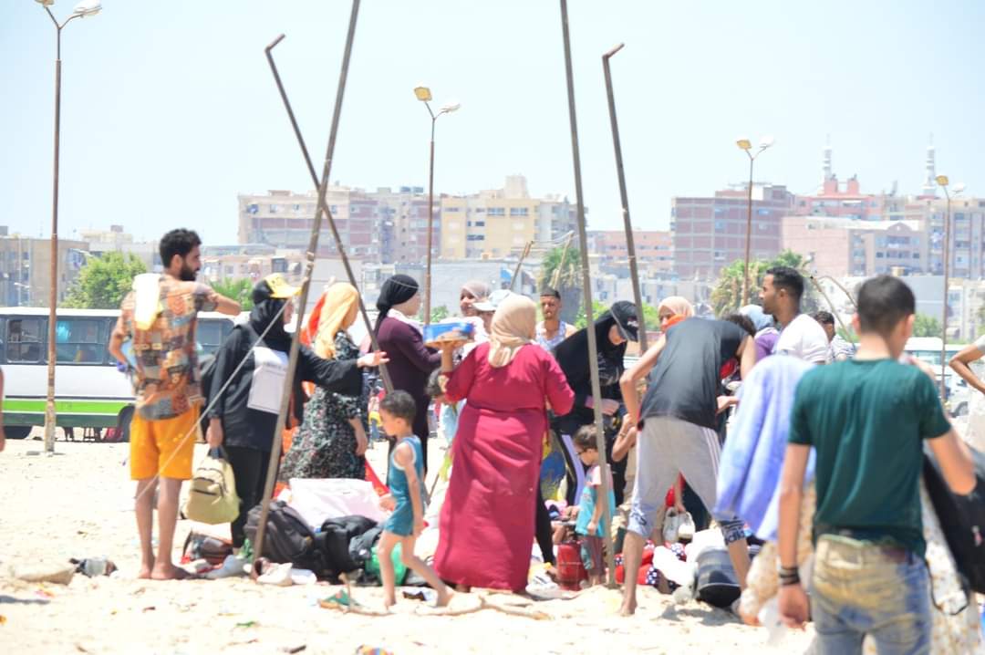 حملة مكبرة لإزالة خيام المصطافين العشوائية