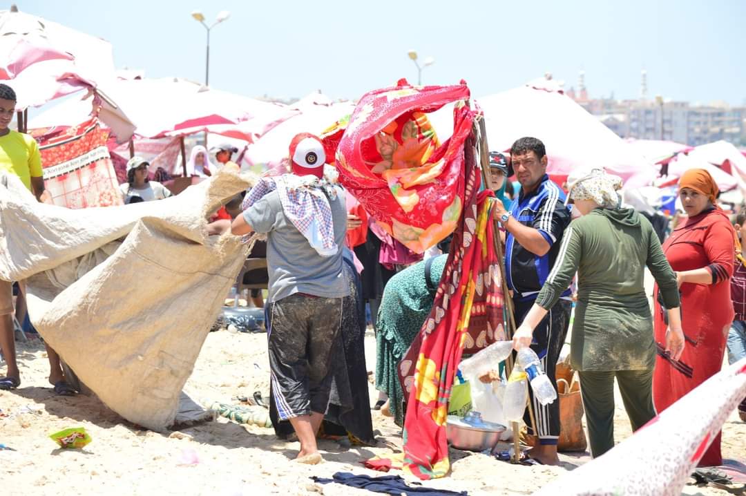 حملة مكبرة لإزالة خيام المصطافين العشوائية