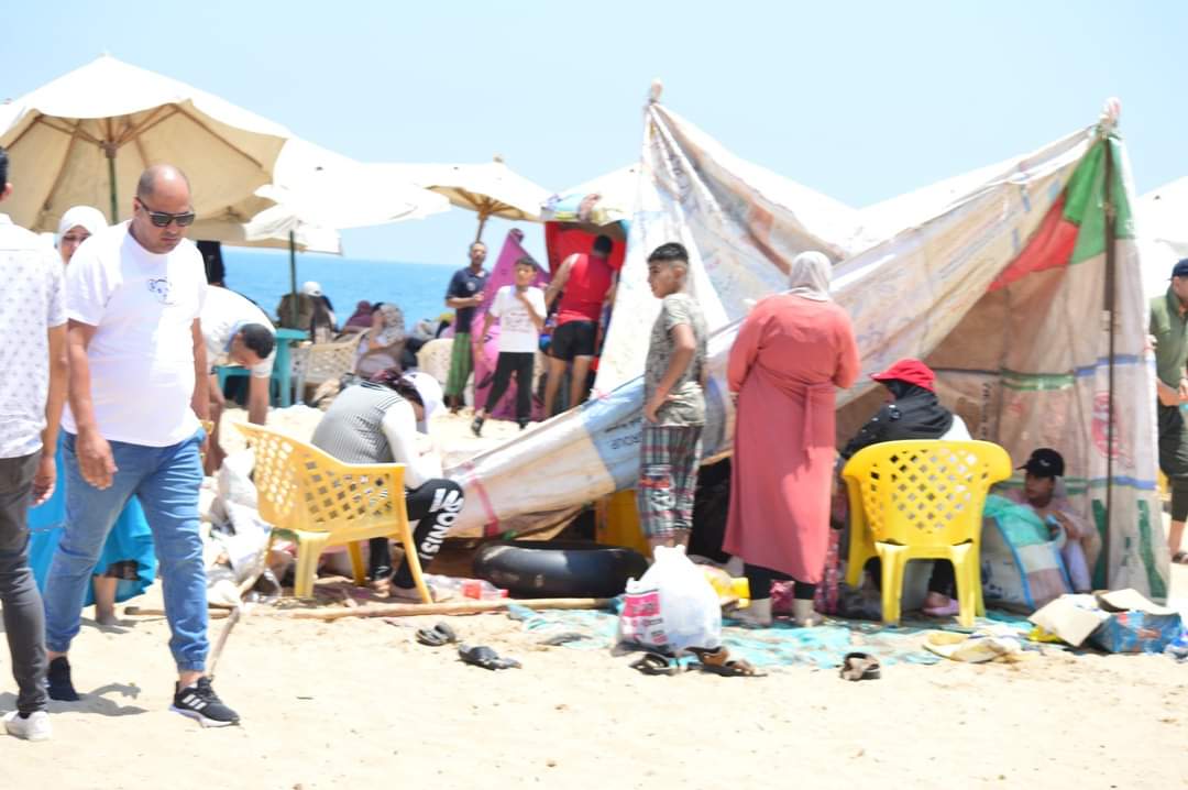 حملة مكبرة لإزالة خيام المصطافين العشوائية