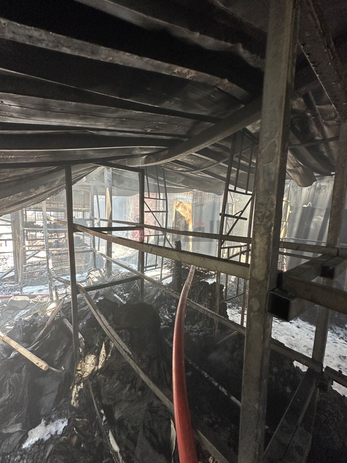 حريق محزن ملابس وأحذية 0