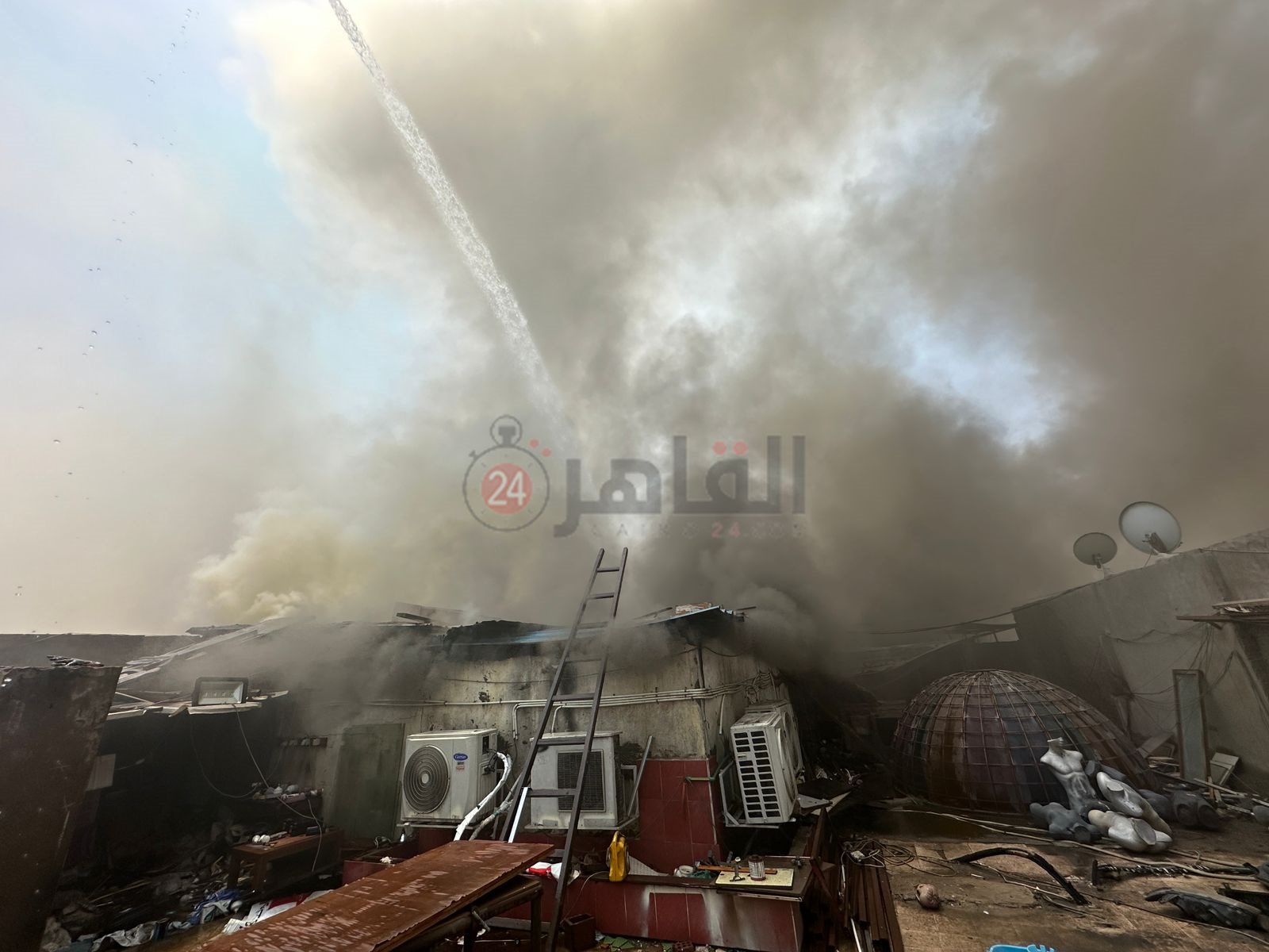 حريق محزن ملابس وأحذية