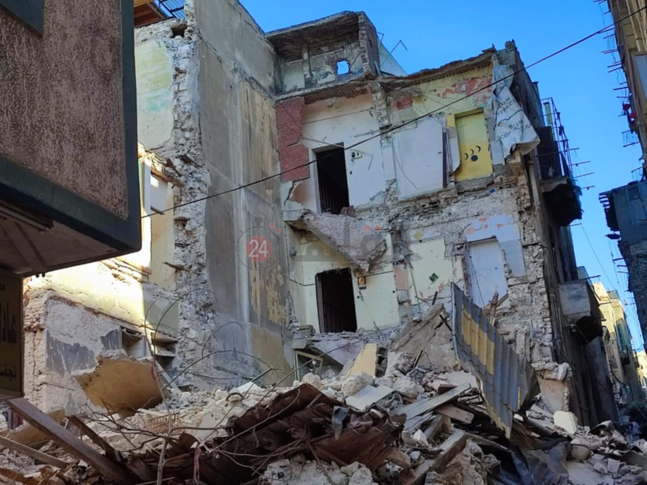 انهيار أجزاء من عقار قديم في العطارين دون إصابات