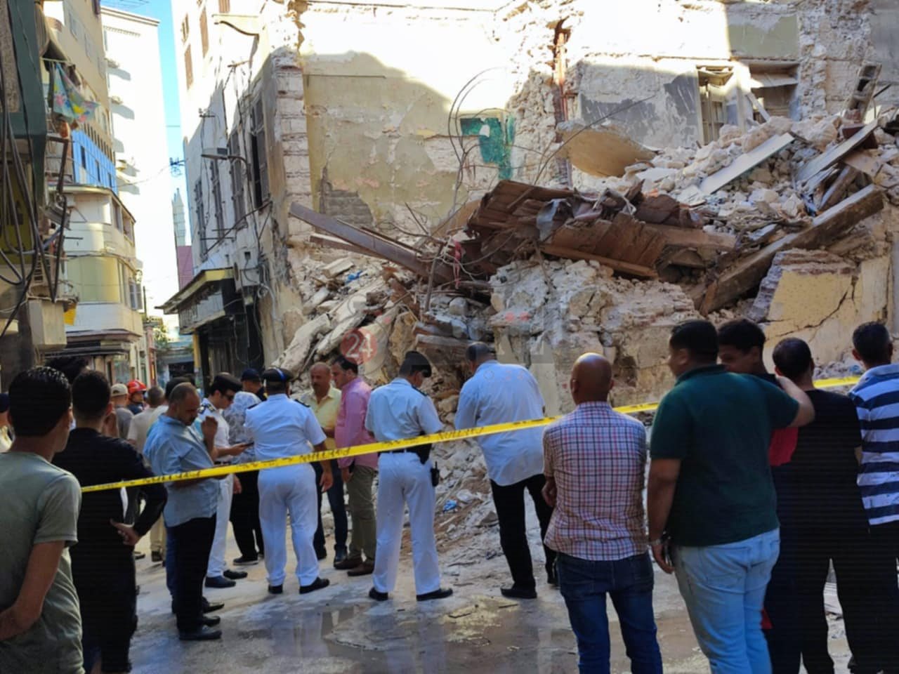 انهيار أجزاء من عقار قديم في العطارين دون إصابات