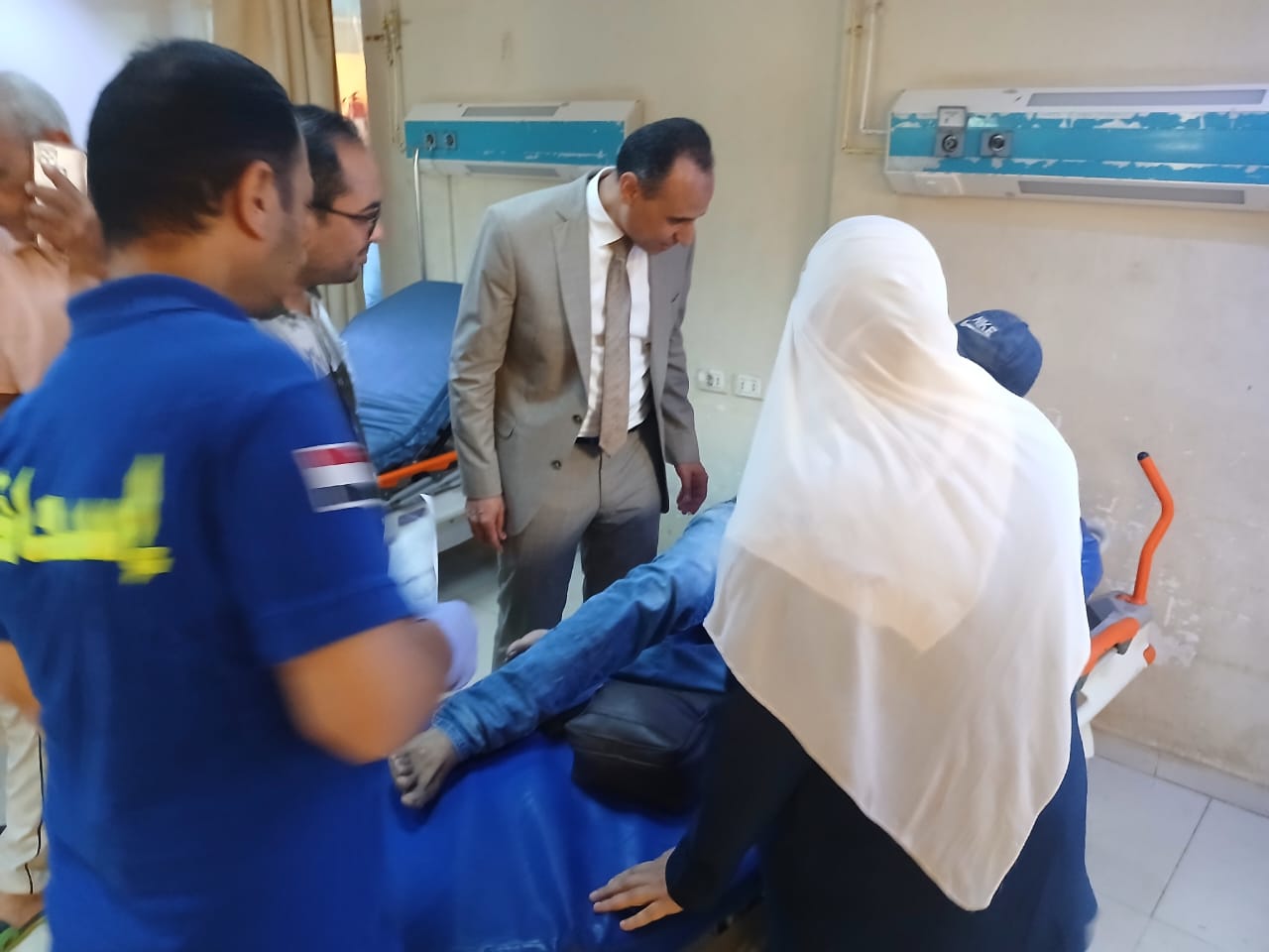 وكيل وزارة الصحة خلال تفقد المستشفى 