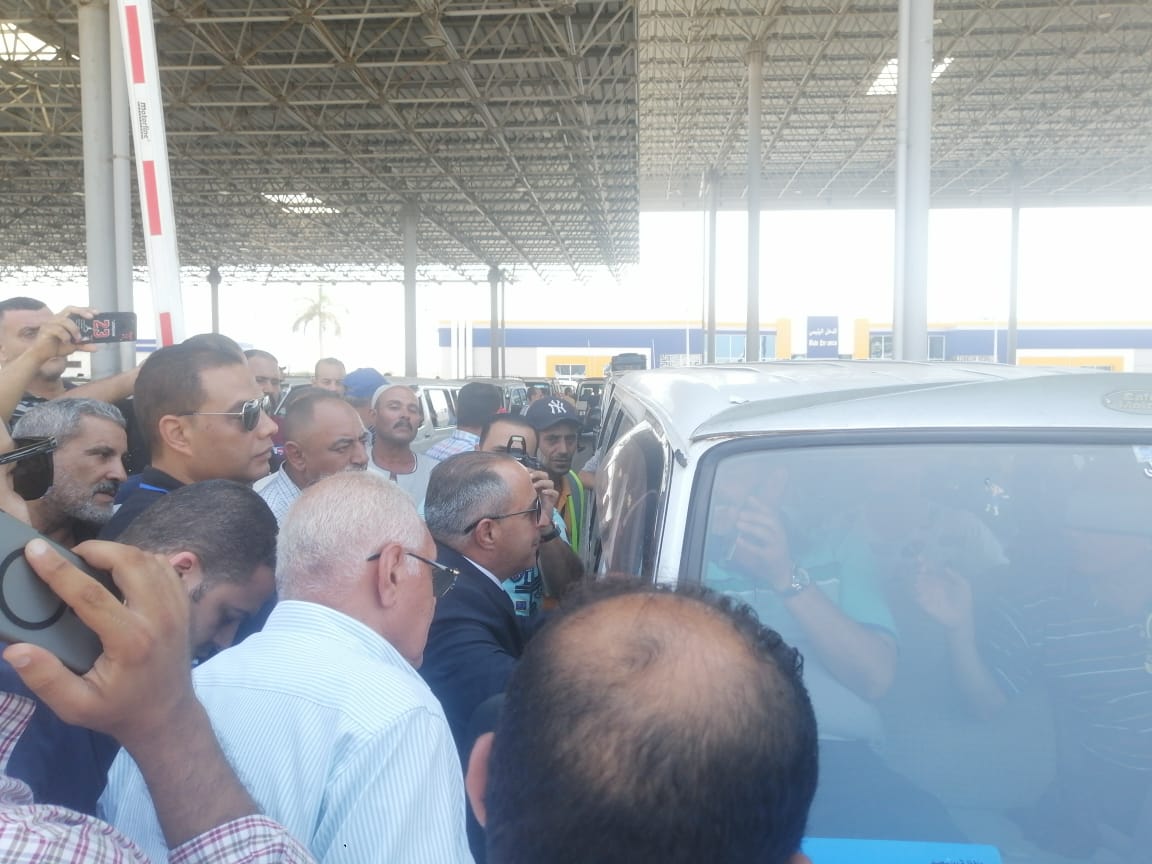 محافظ بورسعيد يتفقد الميناء البري ومحطة وقود