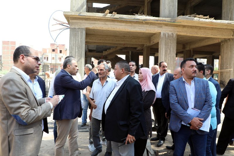 محافظ الشرقية يتفقد أعمال إنشاء إدارة ديرب نجم التعليمية