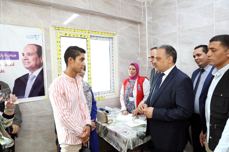 الشاب ومحافظ الشرقية