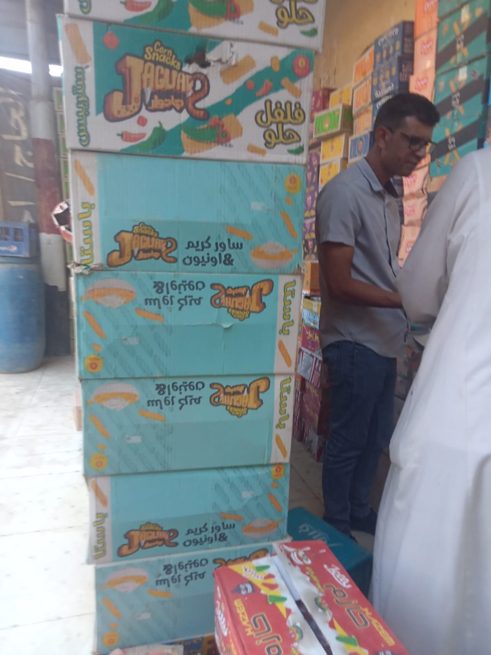 ضبط سلع غذائية منتهية الصلاحية بالفيوم