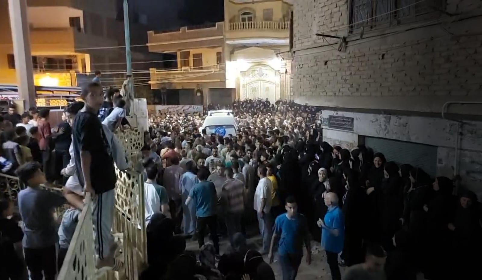 جانب من الجنازة 01