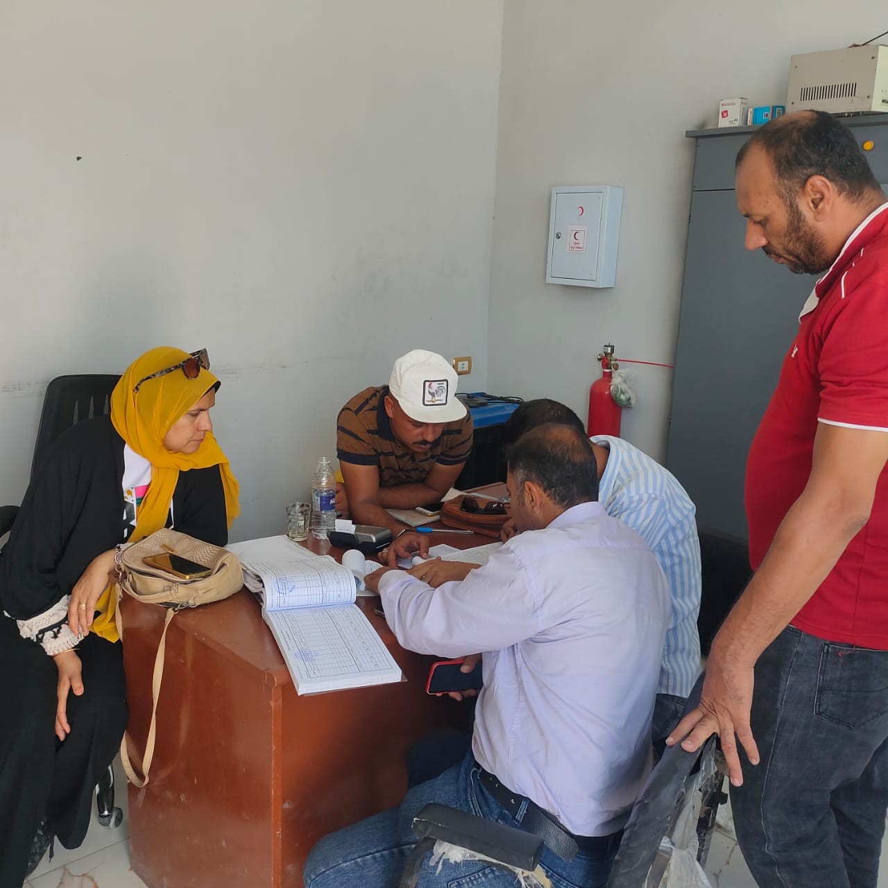 ضبط محطتين وقود لتصرفهم في أكثر من 11 ألف لتر مواد بترولية بالفيوم