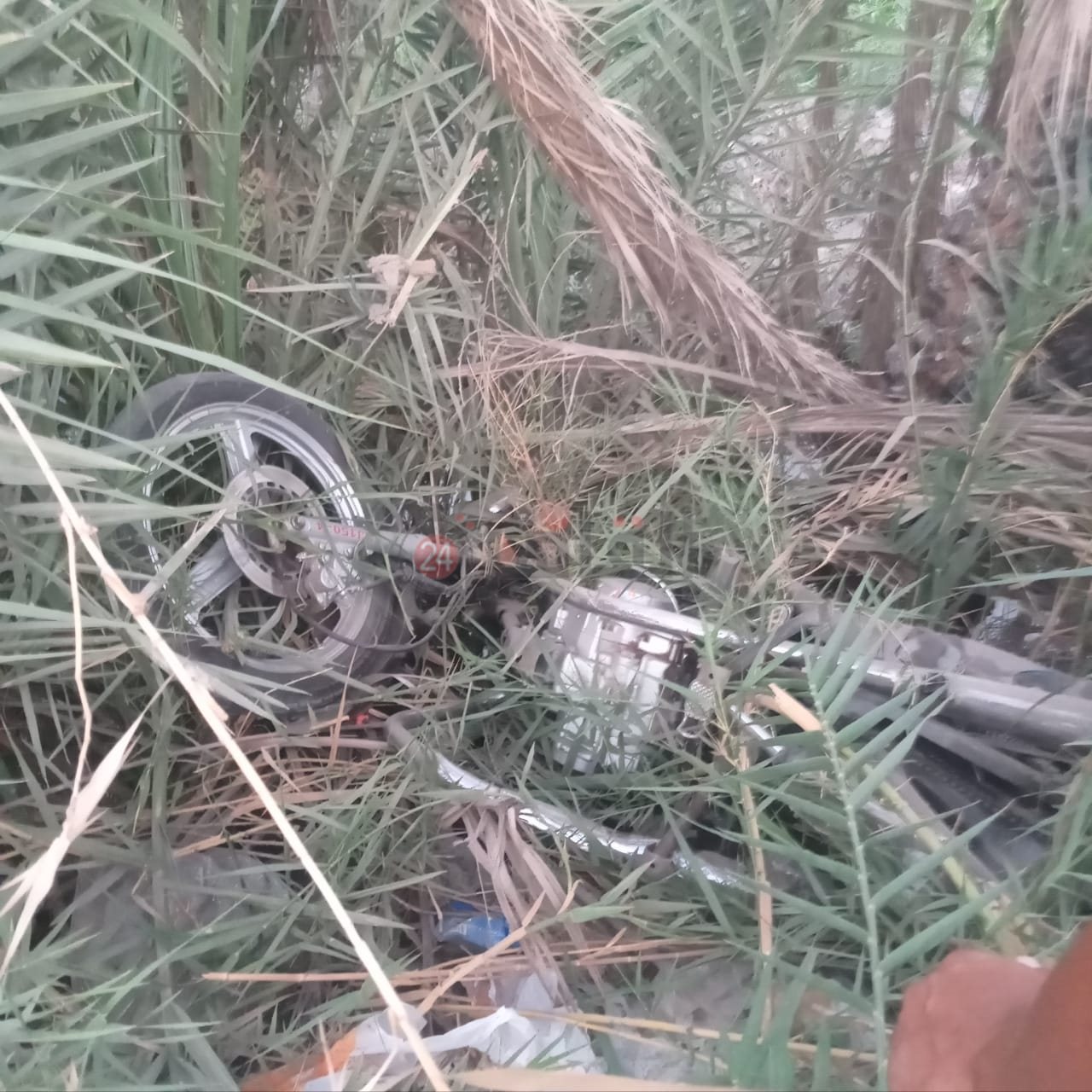 حادث تصادم سيارة ملاكي بدراجه نارية 