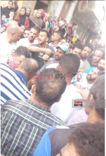 سقوط 3 أشخاص داخل بالوعة