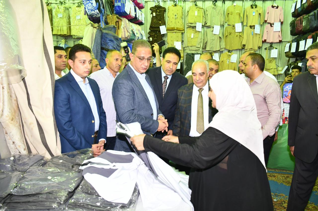 محافظ الفيوم يفتتح معرض 