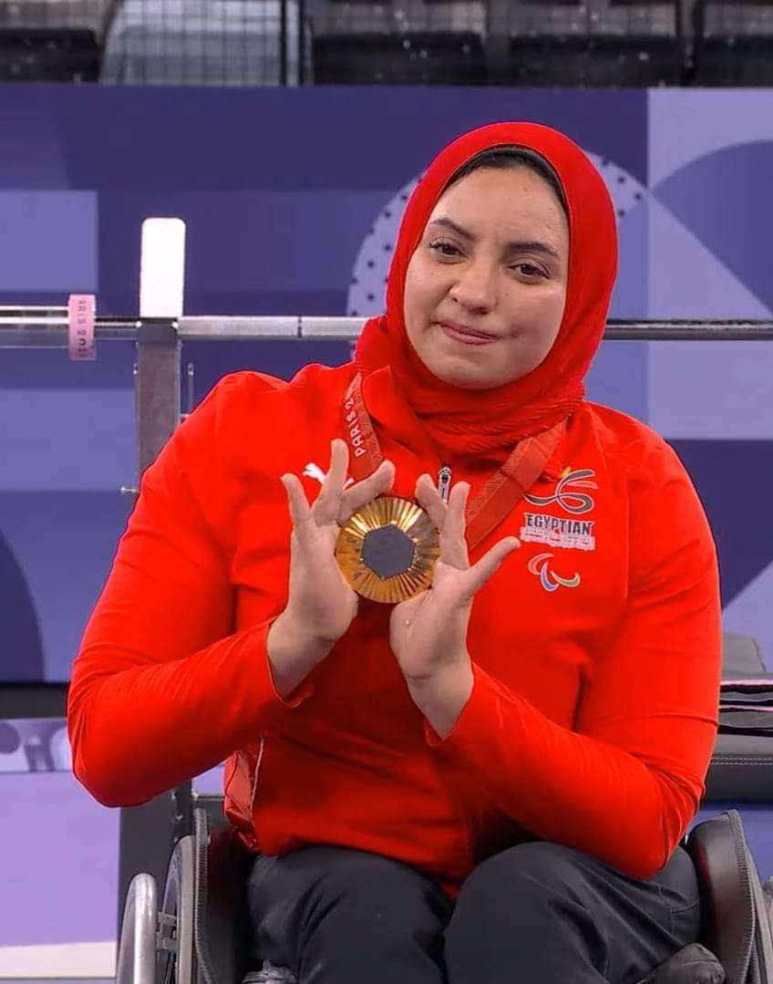 رحاب رضوان بعد تتويجها بالميدالية الذهبية 01