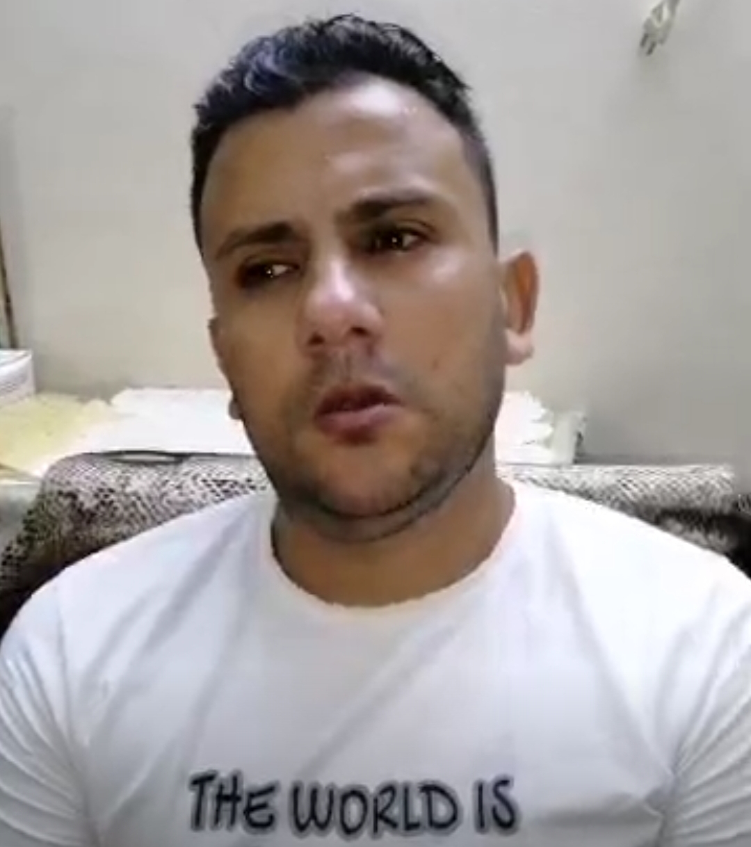 عادل المصاب بالعشي الليلي 