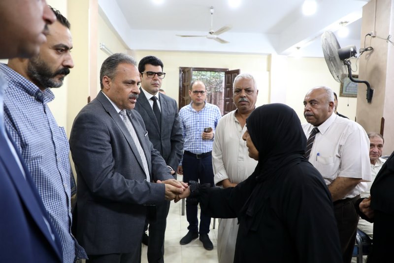 محافظ الشرقية يقدم العزاء لذوي المتوفيين في حادث القطارين 03