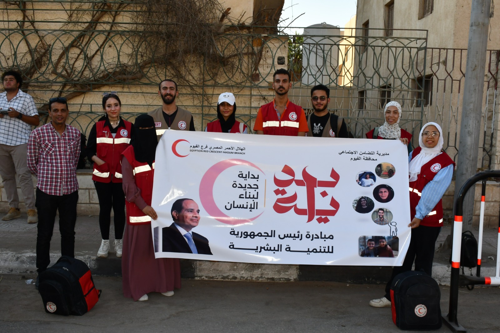 محافظ الفيوم يعطي إشارة بدء فعاليات المبادرة بالمحافظة.. ويتفقد اصطفاف سيارات الجهات المشاركة