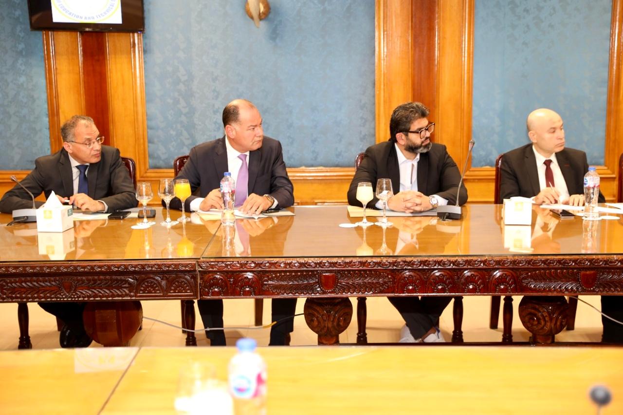 وزير التعليم يلتقي رؤساء تحرير المواقع 