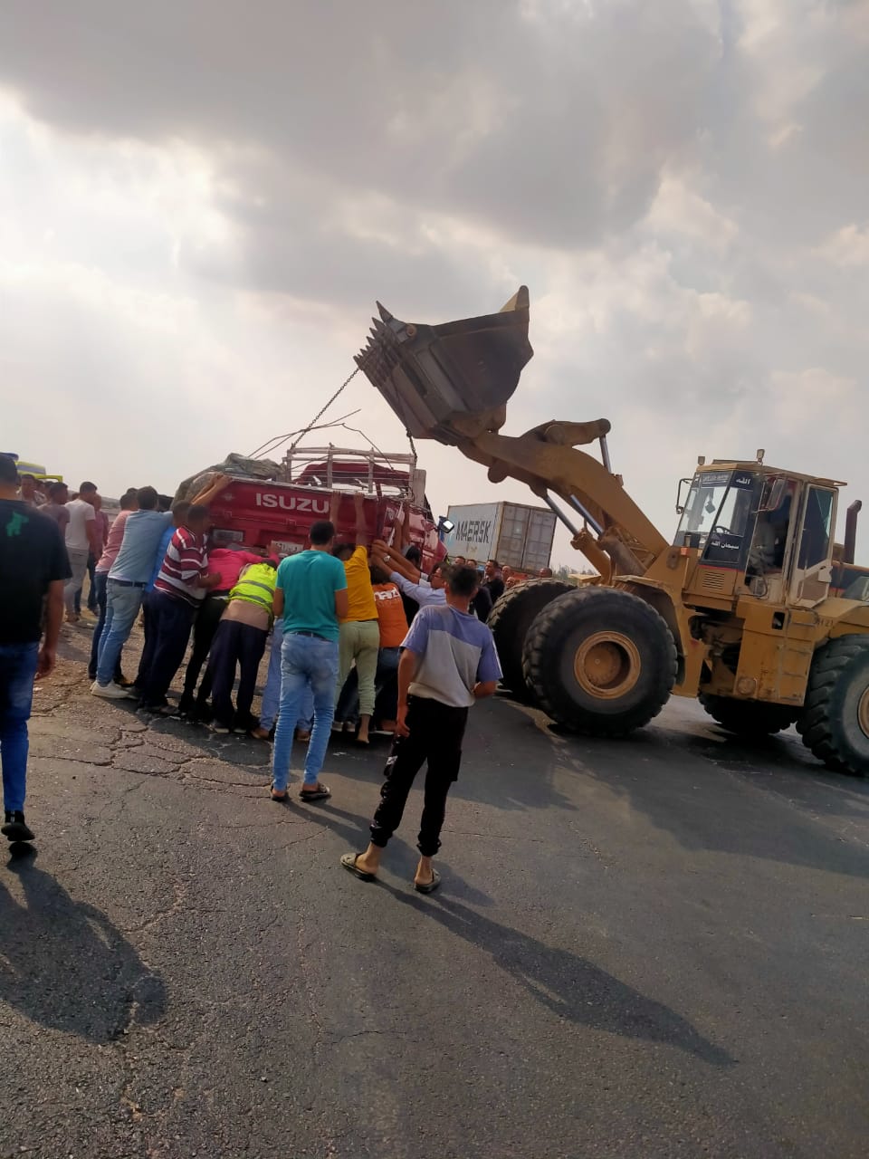 انقلاب سيارة ربع نقل على الطريق الإقليمي بالشرقية 