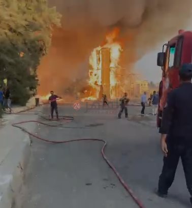 جانب من الحريق 