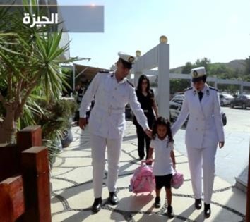 وزارة الداخلية تصطحب أبناء الشهداء إلى مدارسهم