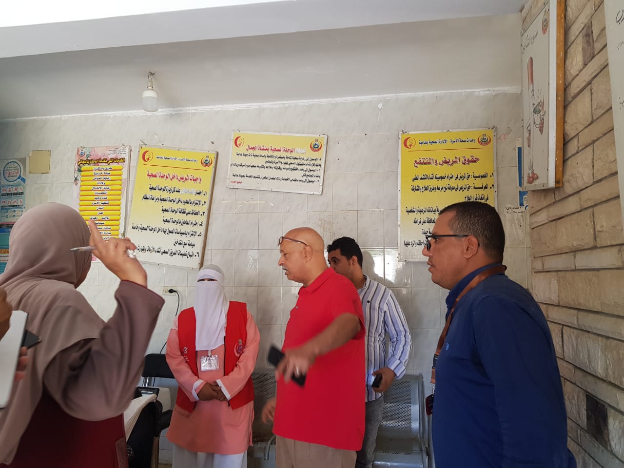 جولة مفاجئة لوكيل �صحة الفيوم� على الوحدات الصحية بمركز طاميه. إحالة للتحقيق ومكافأة
