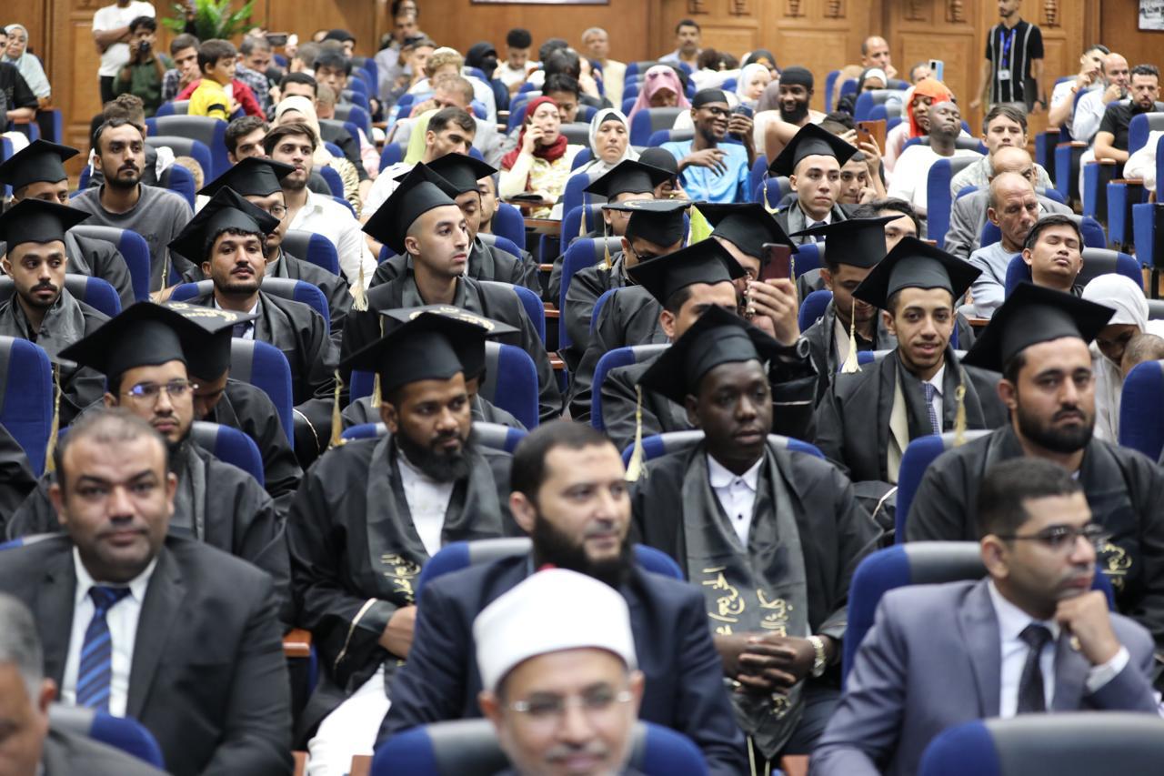 وكيل الأزهر يشهد تخريج دفعة جديدة من طلاب كلية الشريعة والقانون بالقاهرة