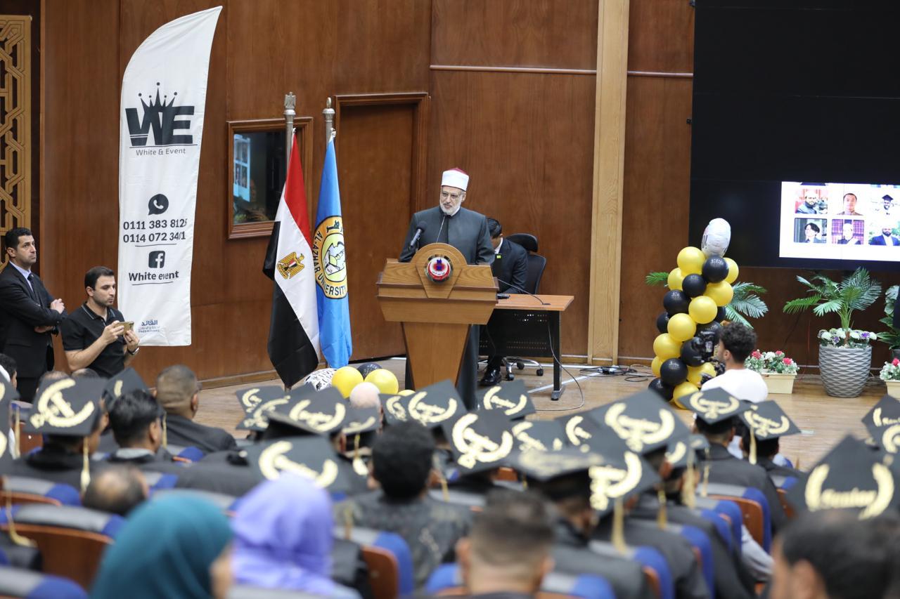 وكيل الأزهر يشهد تخريج دفعة جديدة من طلاب كلية الشريعة والقانون بالقاهرة