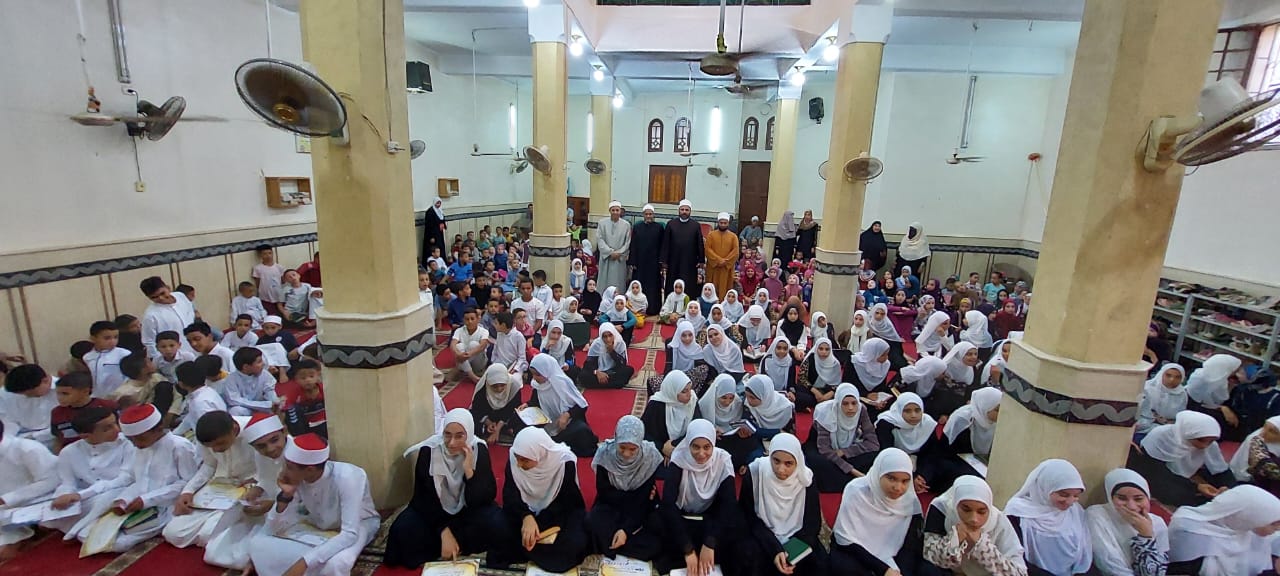 وكيل وزارة الأوقاف بالفيوم يكرم المتميزين من الأطفال المشاركين في البرنامج الصيفي للطفل 