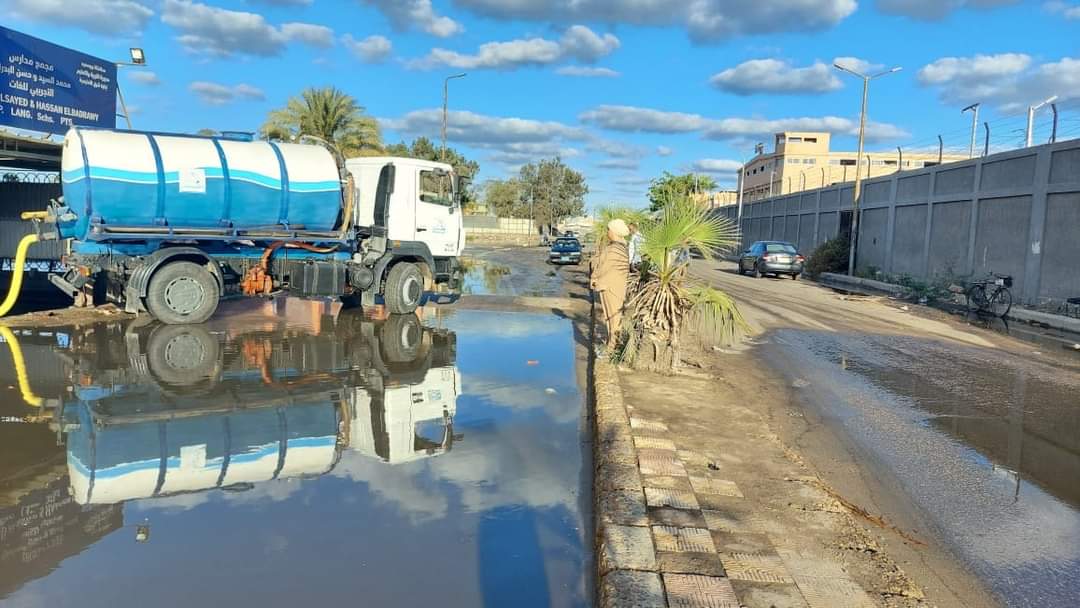 الانتهاء من اصلاح كسر ماسورة ببورسعيد 