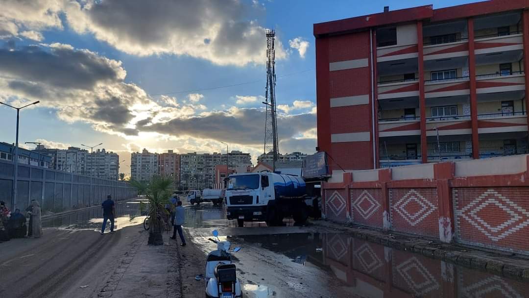 الانتهاء من اصلاح كسر ماسورة ببورسعيد 